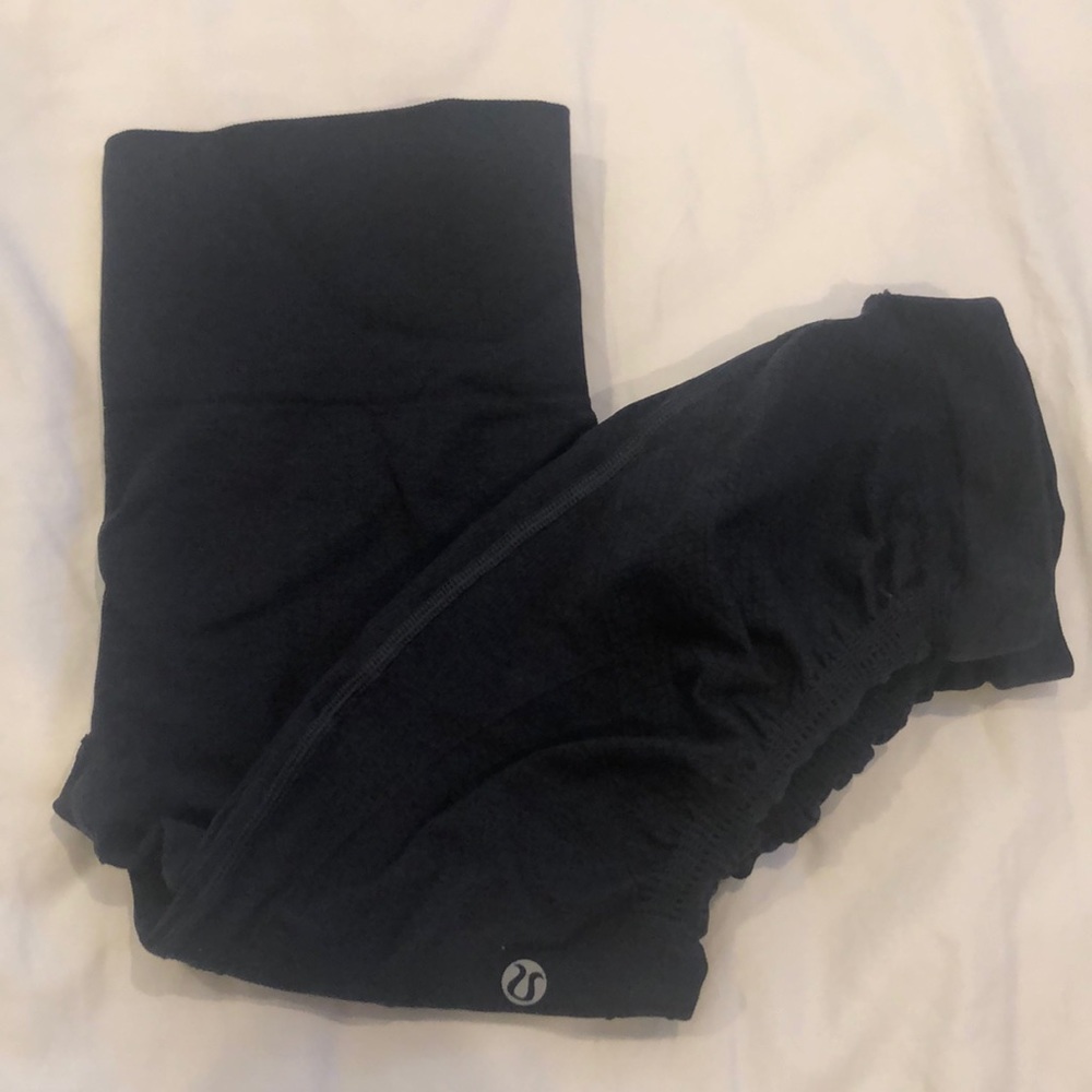 Lululemon navy crop size 4